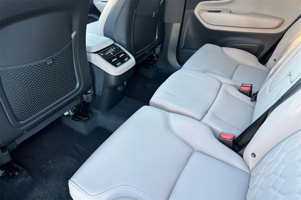 2026 Volvo XC90 Plus - Photo 9