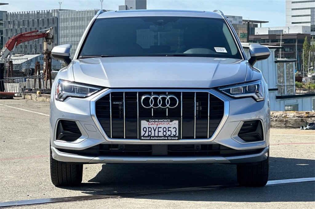 Q3 Premium Plus 40 TFSI quattro