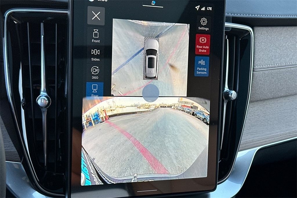 2026 Volvo XC90 Plus - Photo 18