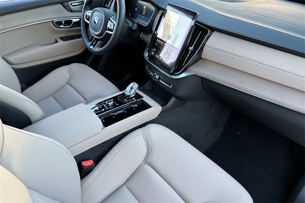 2026 Volvo XC90 Plus - Photo 14