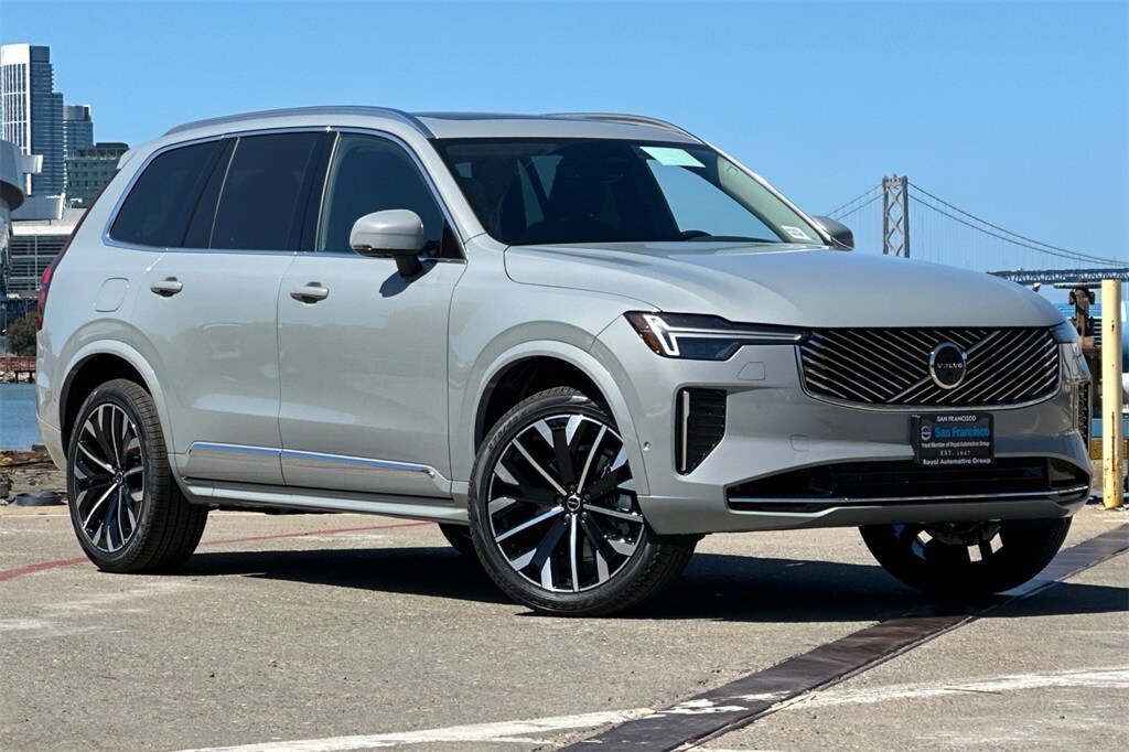 2026 Volvo XC90 B5 Plus photo 2