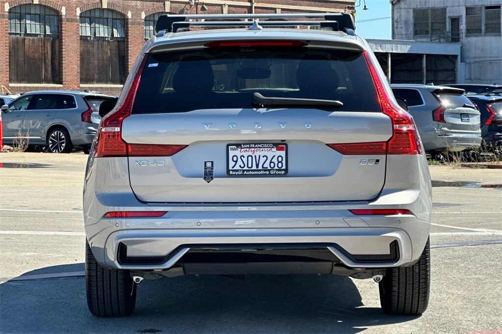 2025 Volvo XC60 B5 Core photo 3