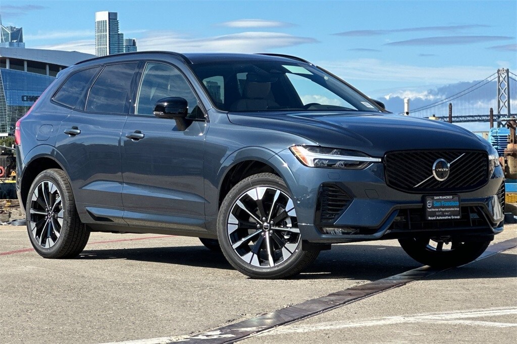 2026 Volvo XC60 B5 Plus photo 2