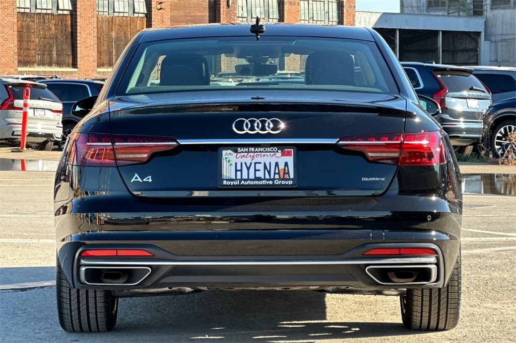 2022 Audi A4 40 Premium Plus photo 4