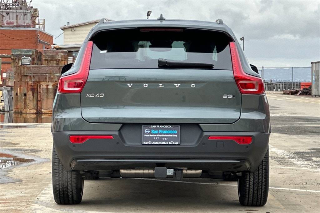 2026 Volvo XC40 photo 4
