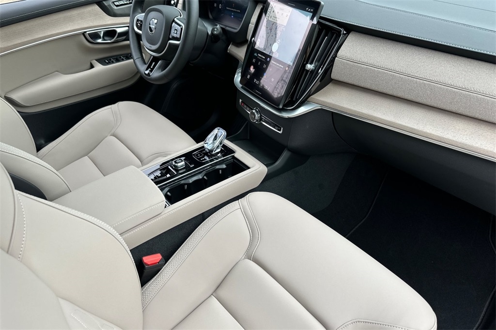 2026 Volvo XC90 Plus - Photo 14