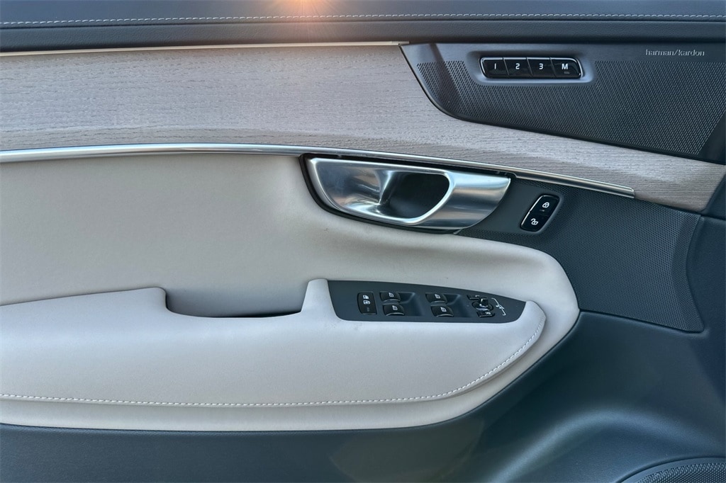 2026 Volvo XC90 Plus - Photo 8