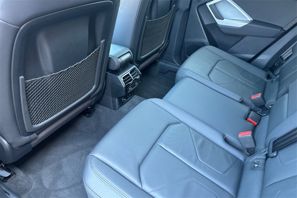 Q3 Premium Plus 40 TFSI quattro