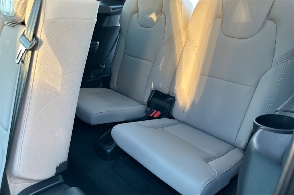 2026 Volvo XC90 Plus - Photo 12
