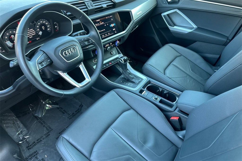 Q3 Premium Plus 40 TFSI quattro
