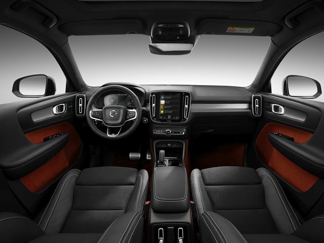 red interior 2020 Volvo XC40.jpg