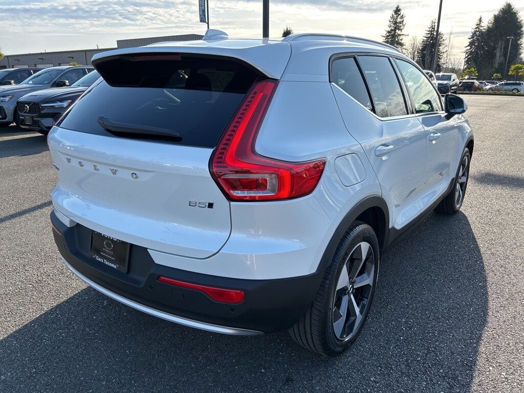 2025 Volvo XC40 Core photo 2