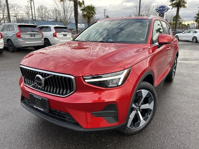 2025 Volvo XC40 B5 Core Bright Theme AWD SUV