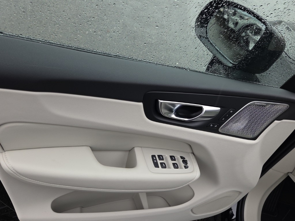 New 2026 Volvo XC60 B5 Ultra SUV