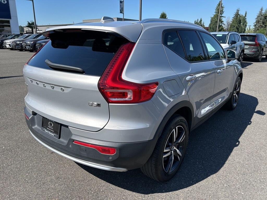 2023 Volvo XC40 Core photo 2