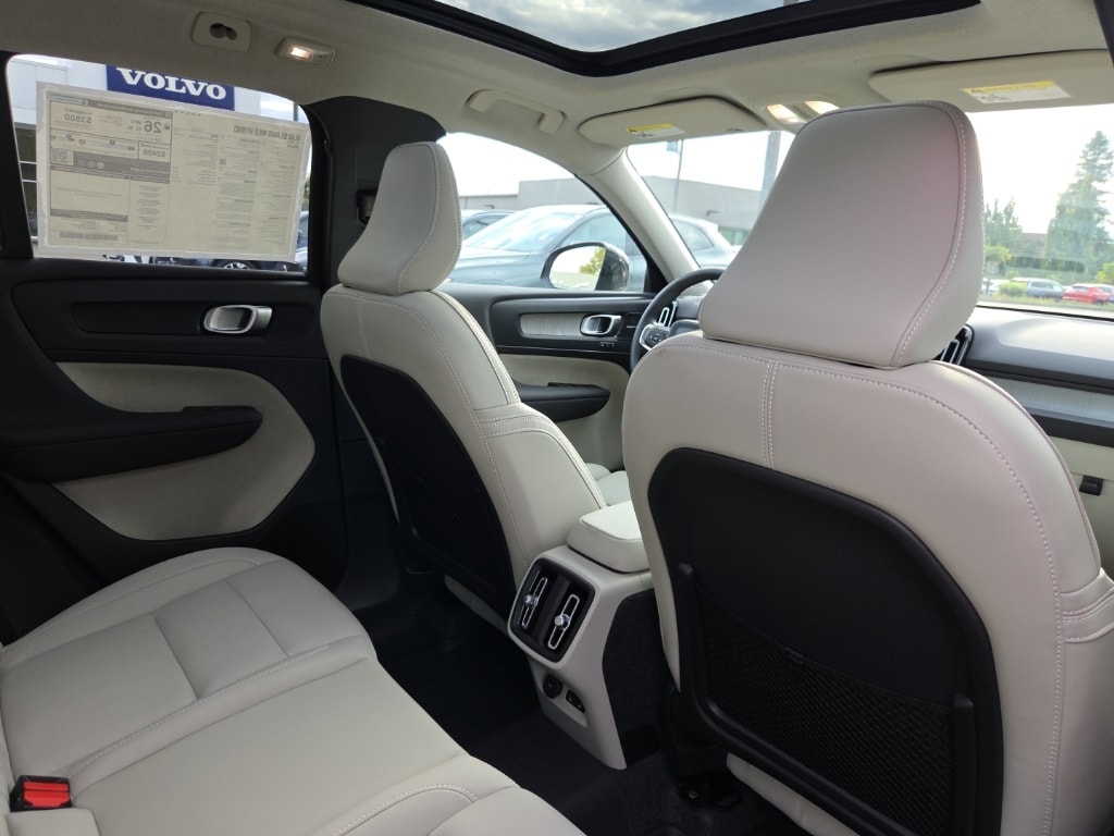 2026 Volvo XC40 Ultra - Photo 8