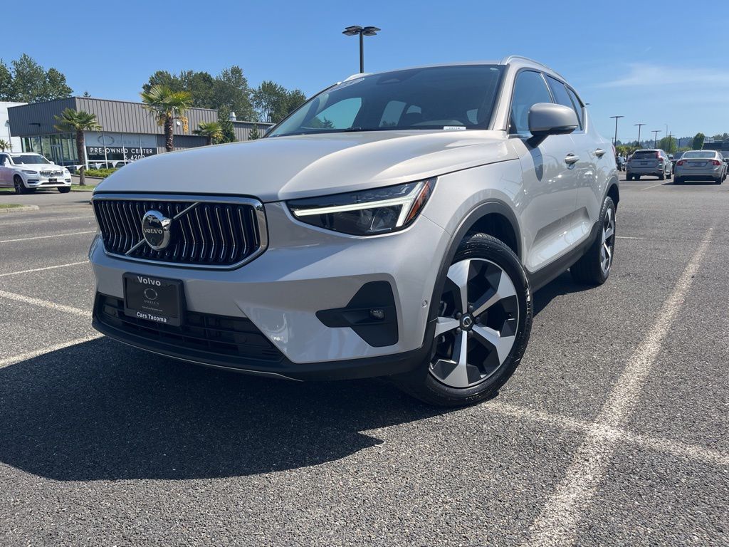 2025 Volvo XC40 B5 Plus Bright AWD's photo