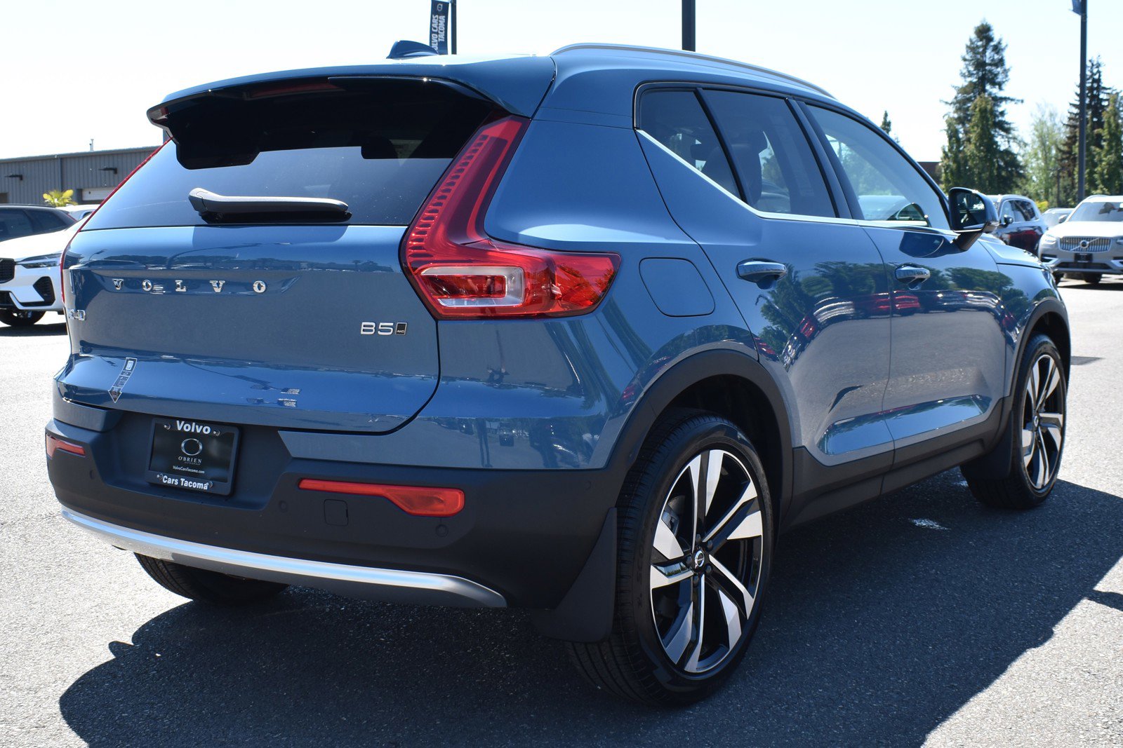 2024 Volvo XC40 Ultimate photo 2
