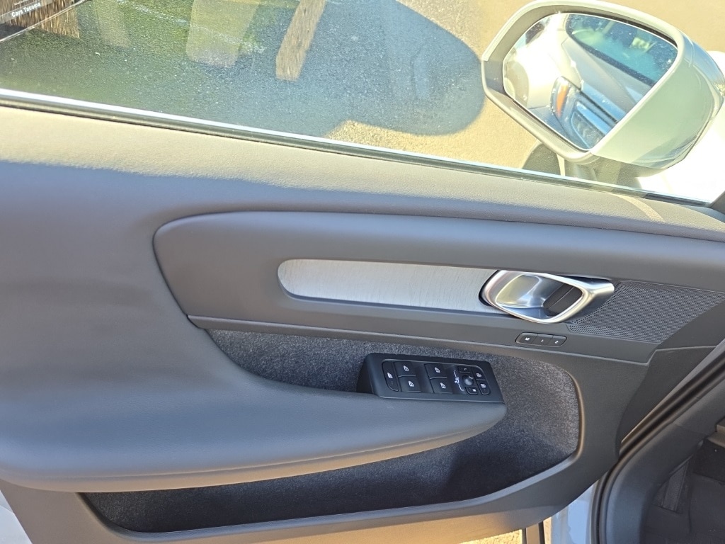 Certified 2025 Volvo XC40 B5 Plus Bright Theme SUV