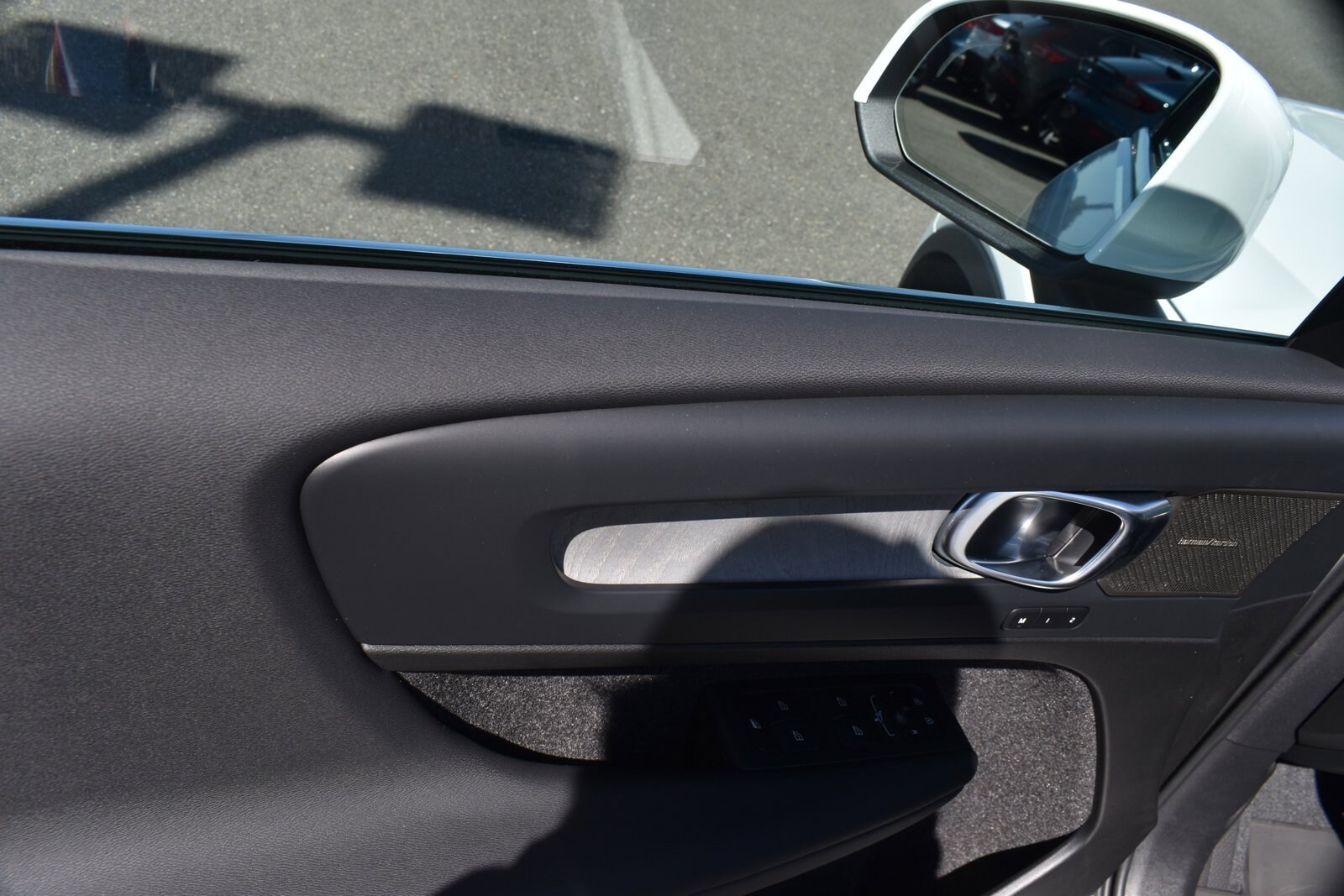 2025 Volvo XC40 Plus photo 3