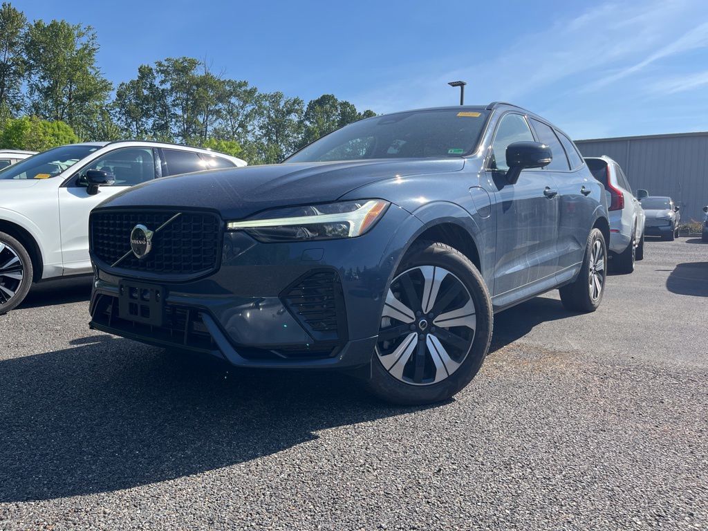 2025 Volvo XC60 T8 Plus Dark AWD's photo