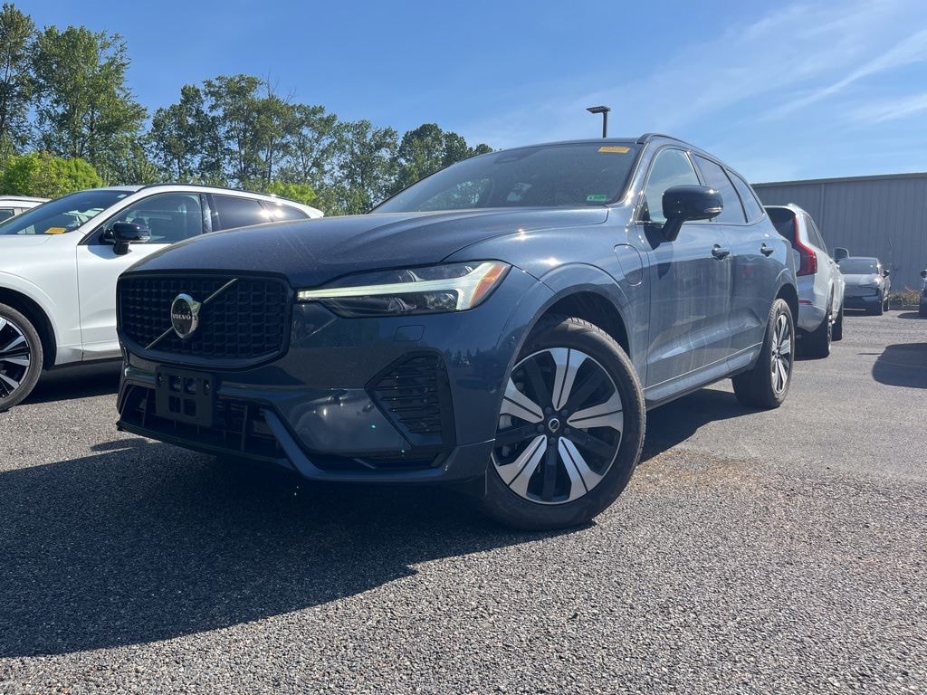 Certified 2025 Volvo XC60 Plug-In Hybrid T8 Plus SUV