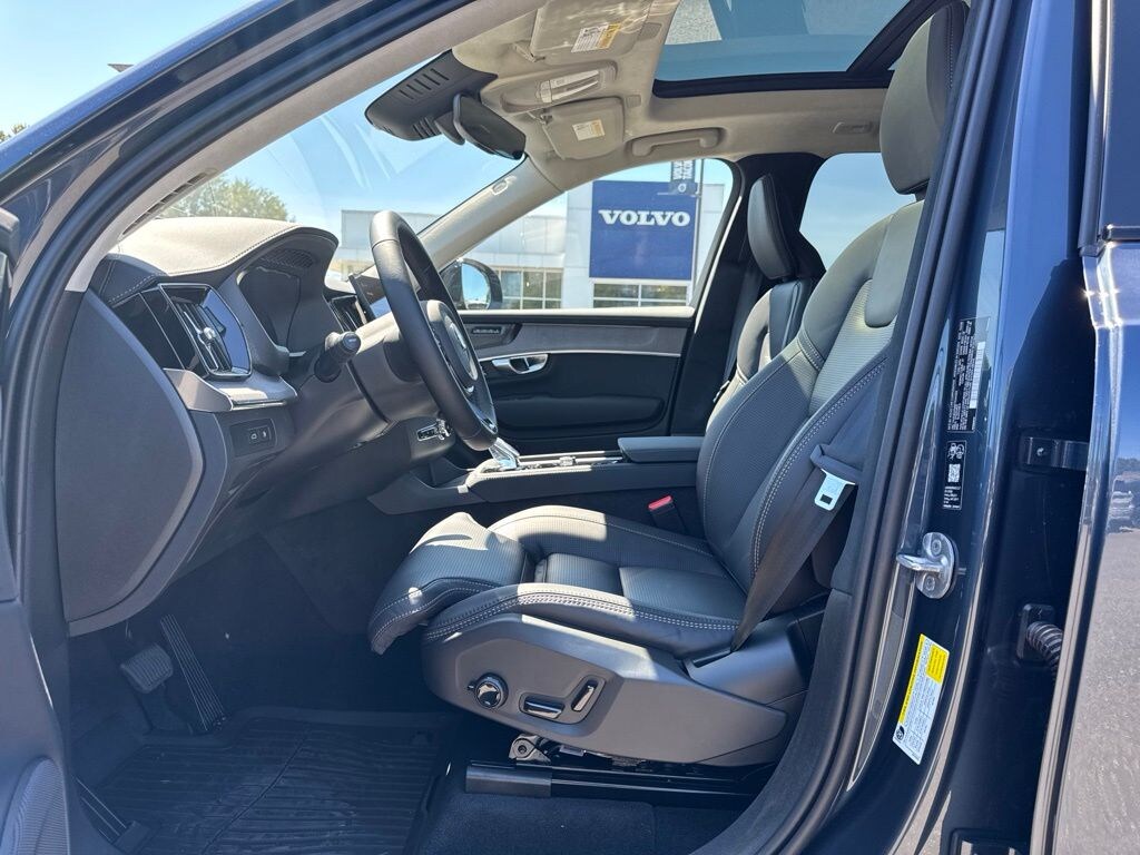 New 2026 Volvo XC90 plug-in hybrid T8 Ultra Dark Theme 7-Seater SUV