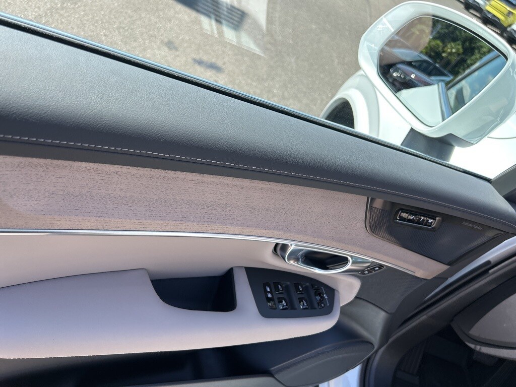 2026 Volvo XC90 Plus photo 3