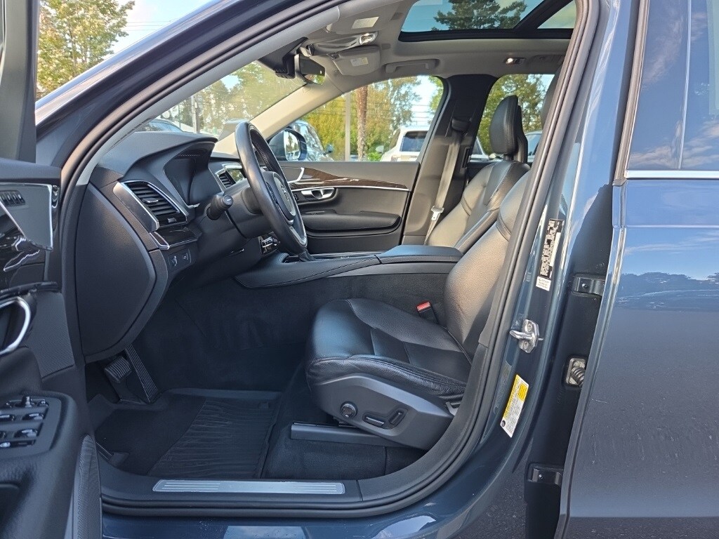 2018 Volvo XC90 T5 Momentum photo 4