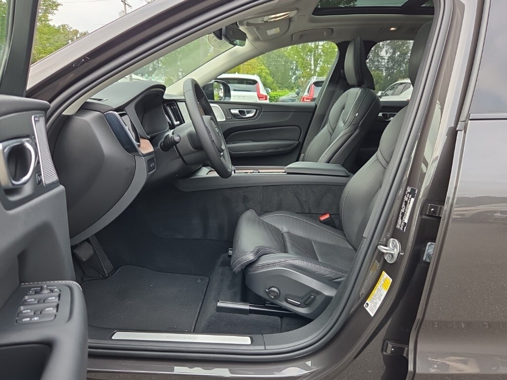 2024 Volvo XC60 Recharge Hybrid Ultimate photo 4