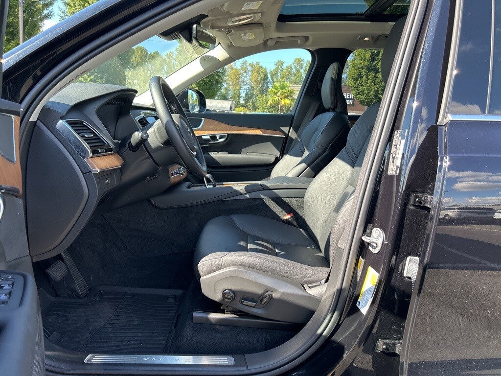 2025 Volvo XC90 Plus photo 4
