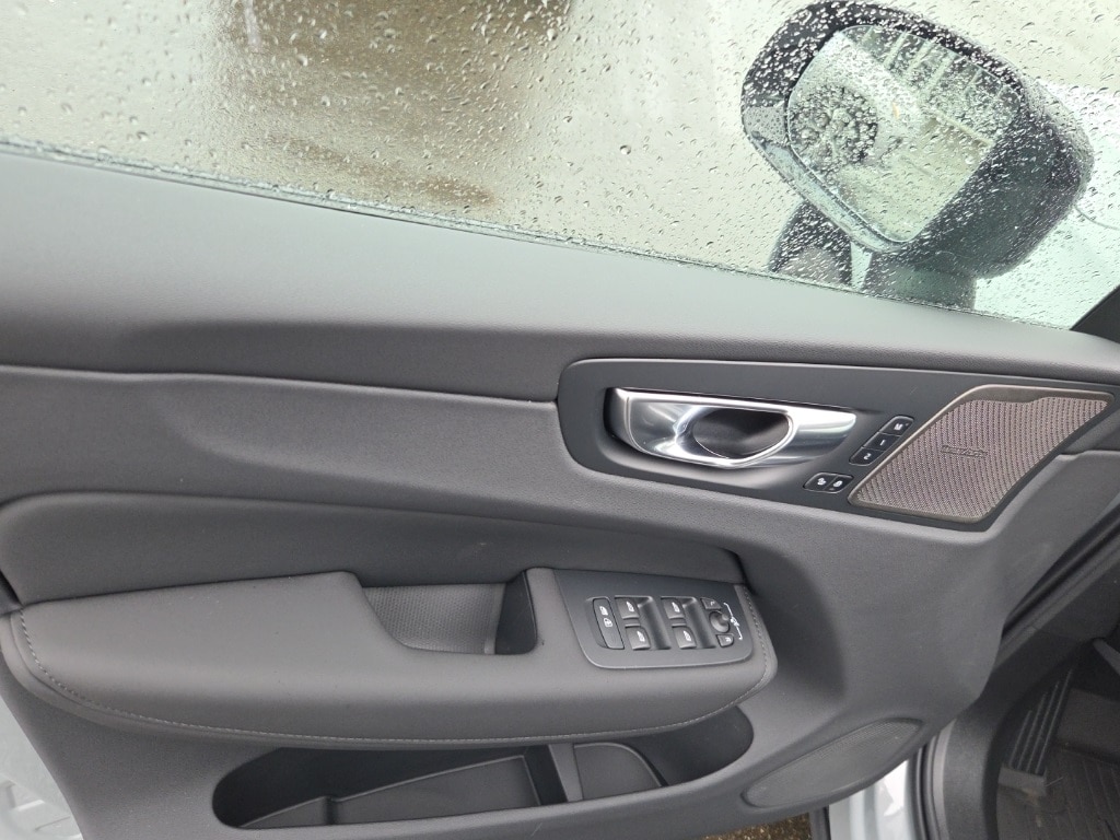 New 2026 Volvo XC60 B5 Plus SUV