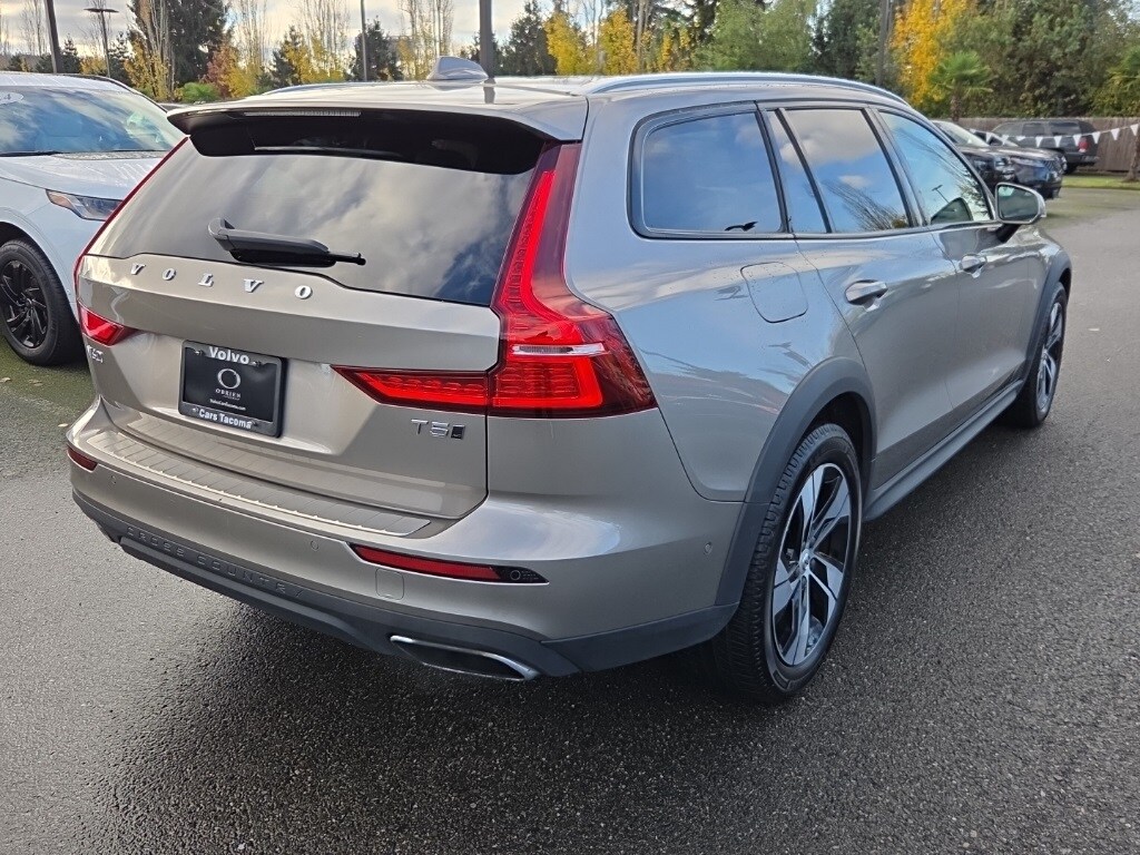 2020 Volvo V60 Cross Country T5 photo 2