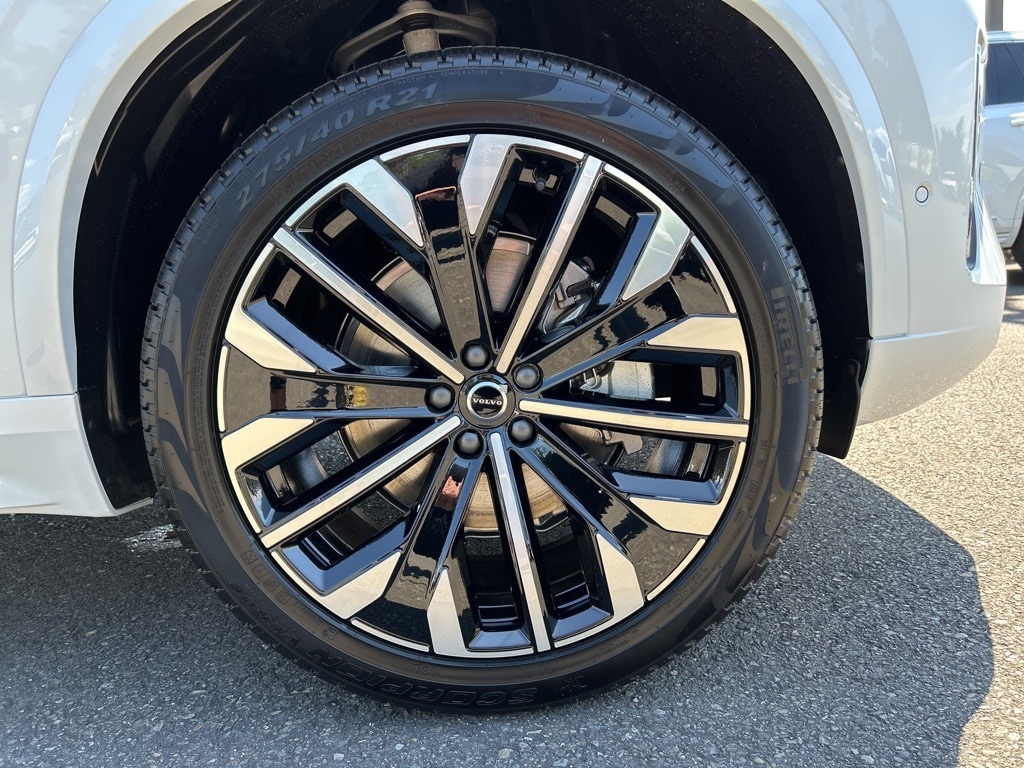 2026 Volvo XC90 Plus - Photo 10