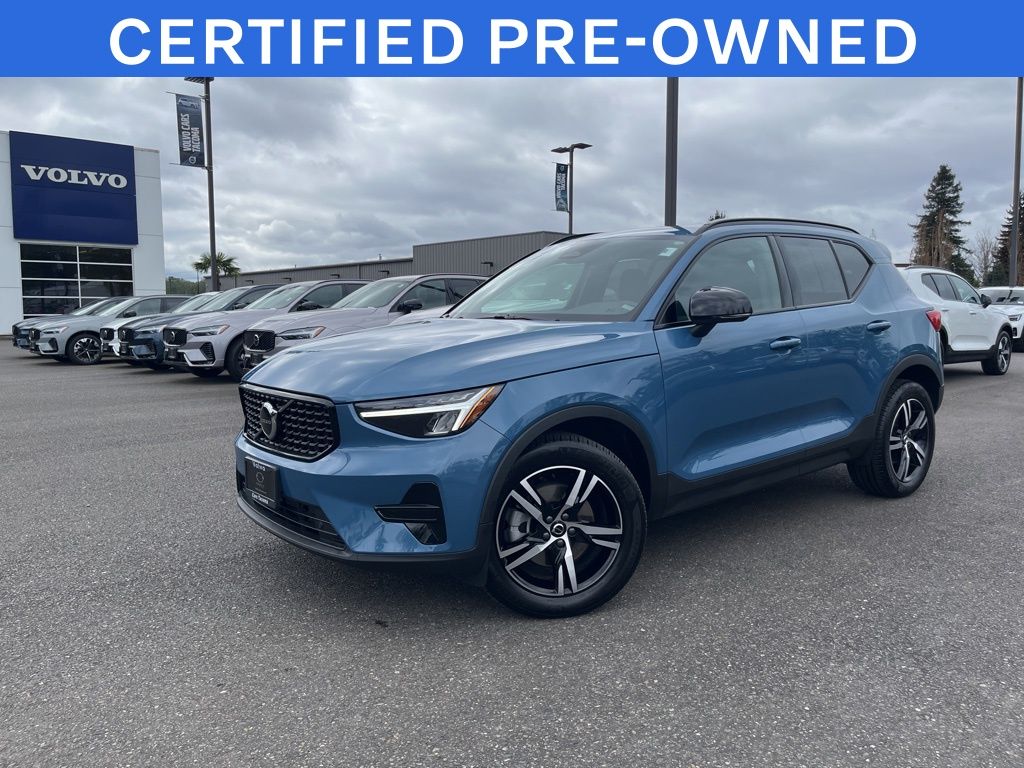 2024 Volvo XC40 B5 Core Dark AWD's photo