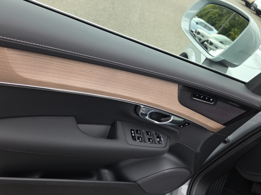 New 2026 Volvo XC90 plug-in hybrid T8 Plus 7-Seater SUV