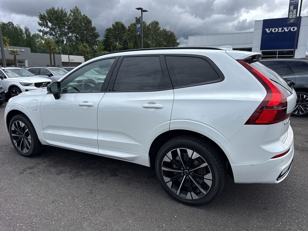 New 2026 Volvo XC60 plug-in hybrid T8 Plus SUV