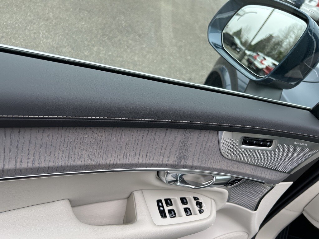 2025 Volvo XC90 photo 3
