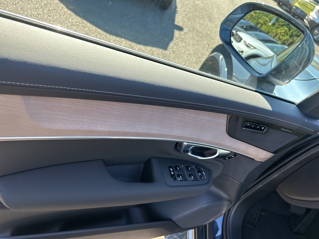 2026 Volvo XC90 B5 Plus photo 3
