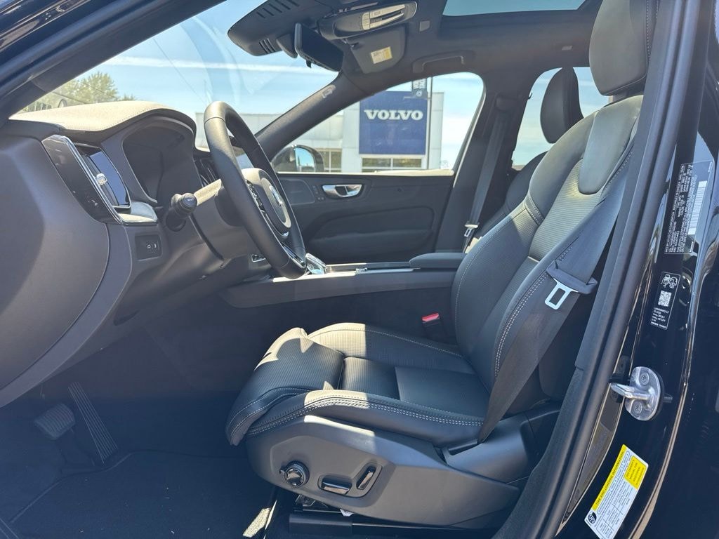New 2026 Volvo XC60 plug-in hybrid T8 Ultra Black Edition SUV