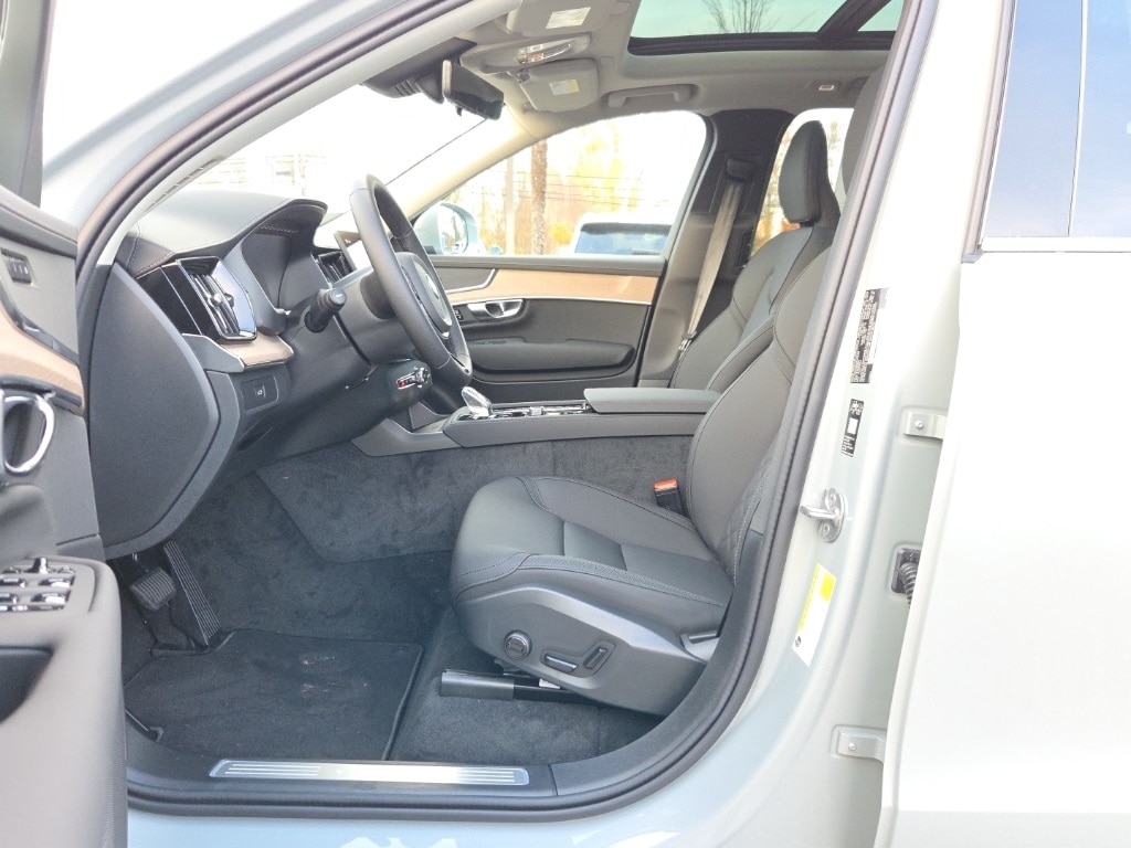 New 2026 Volvo XC90 B5 Core SUV