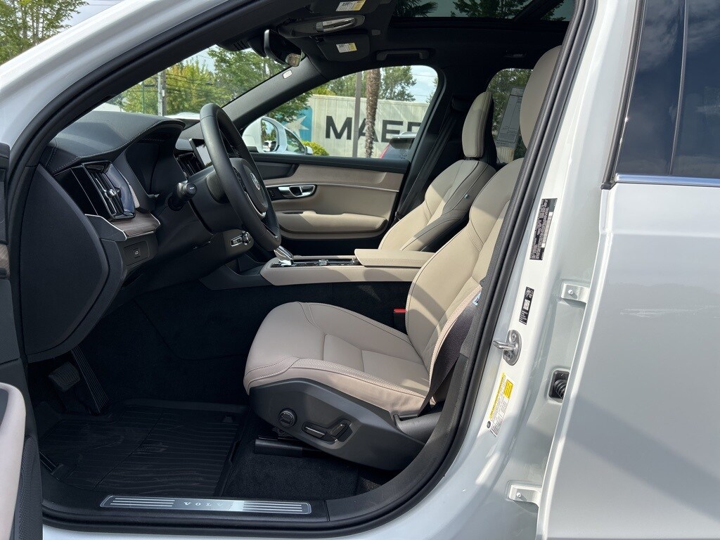 2026 Volvo XC90 Plus photo 4