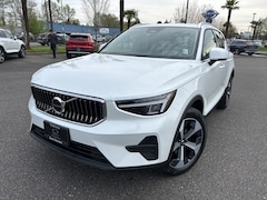 2025 Volvo XC40 B5 Core Bright Theme SUV