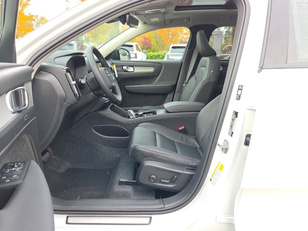 New 2026 Volvo XC40 B5 Plus SUV