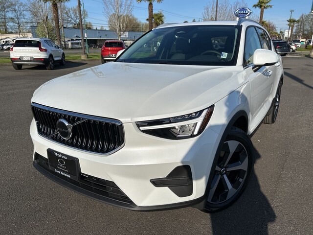 2025 Volvo XC40 B5 Core Bright Theme SUV