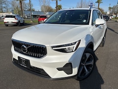 2025 Volvo XC40 B5 Core Bright Theme SUV
