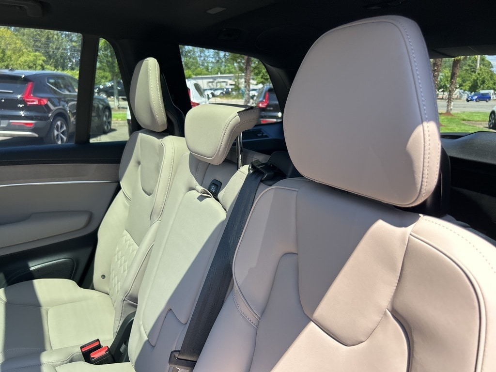 2026 Volvo XC90 Plus - Photo 6