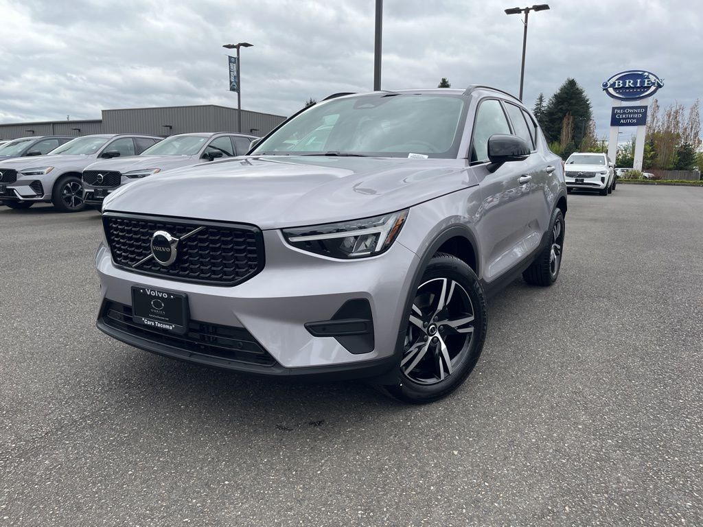 2026 Volvo XC40 B5 Core Dark AWD's photo