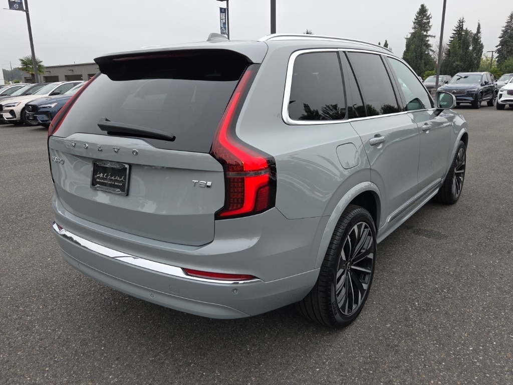2025 Volvo XC90 T8 Core photo 2