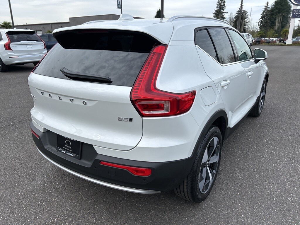2025 Volvo XC40 Core photo 2